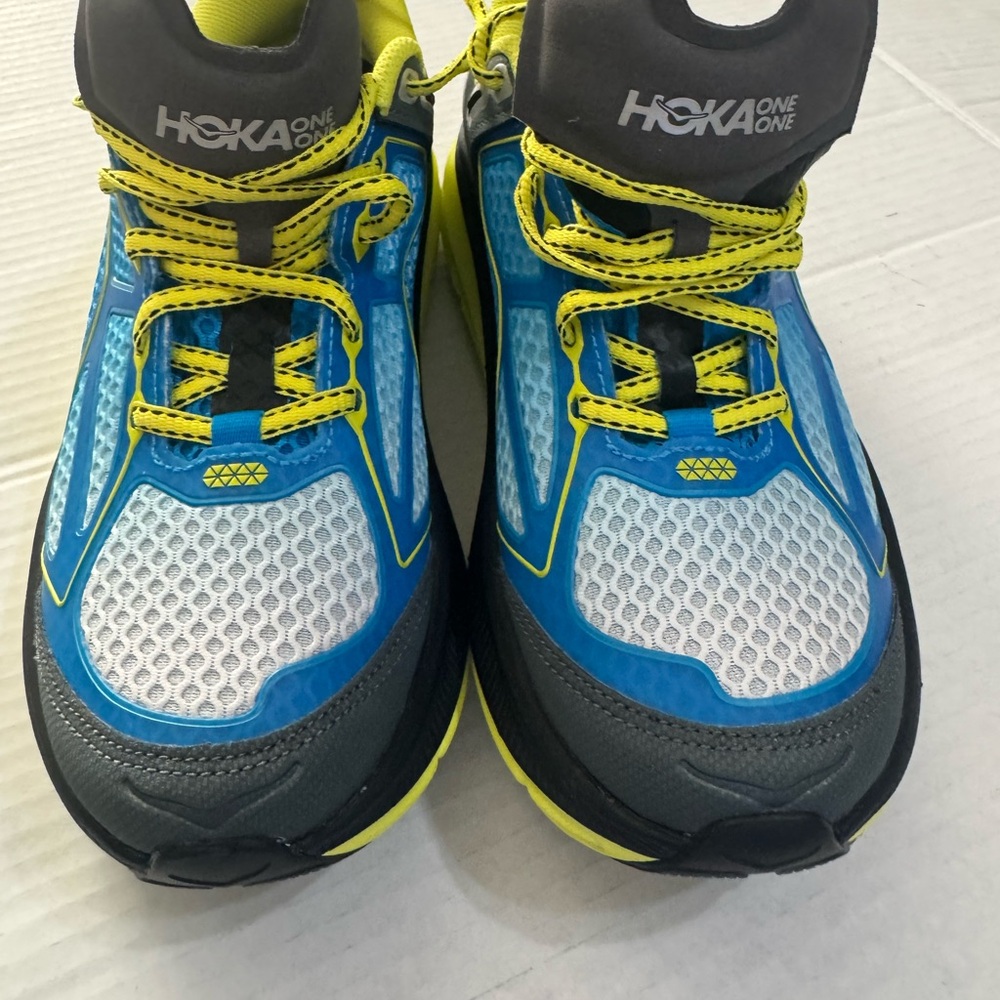 Hoka one Clifton running shoes sz 7 womens / 8 Mens